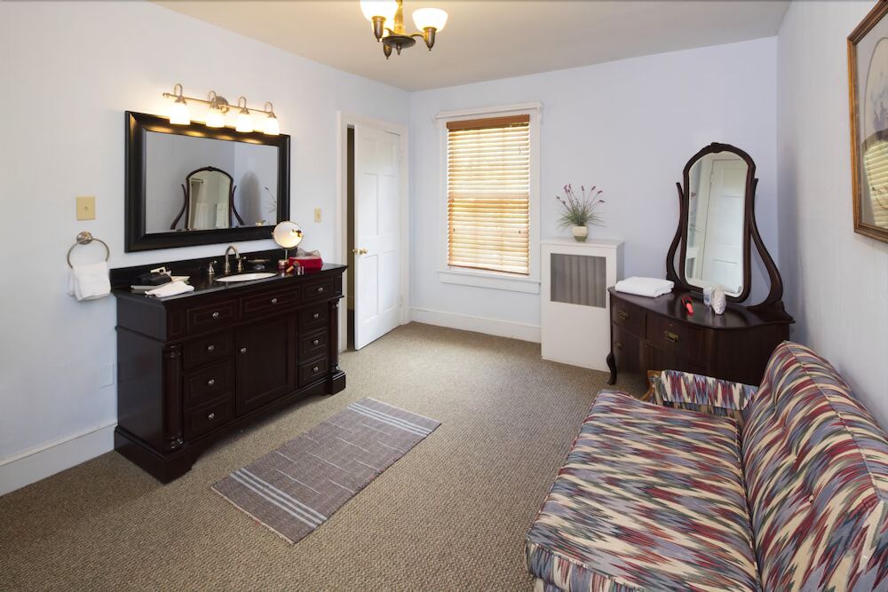 The Inn at Gristmill Square - photo 9
