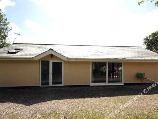 Lew Barn B&B — 4-Star Luxury Hotel in Holsworthy, United Kingdom