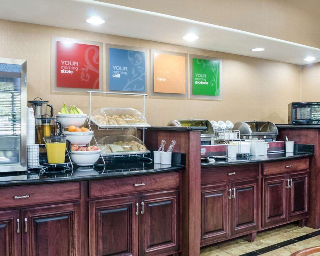 Comfort Suites Topeka Northwest - photo 35