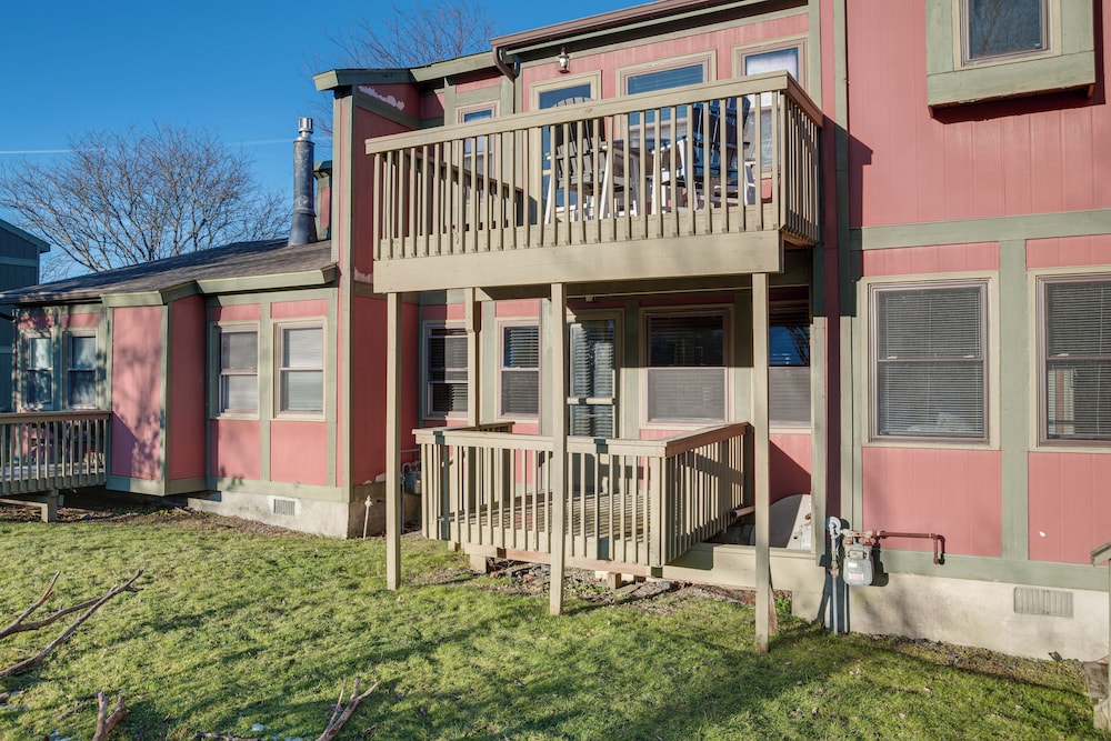 Chic Greek Peak Ski Resort Townhome w Balconies - photo 27
