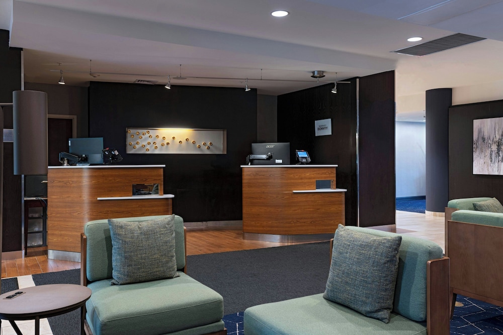 Courtyard Marriott Aksarben Village - photo 36