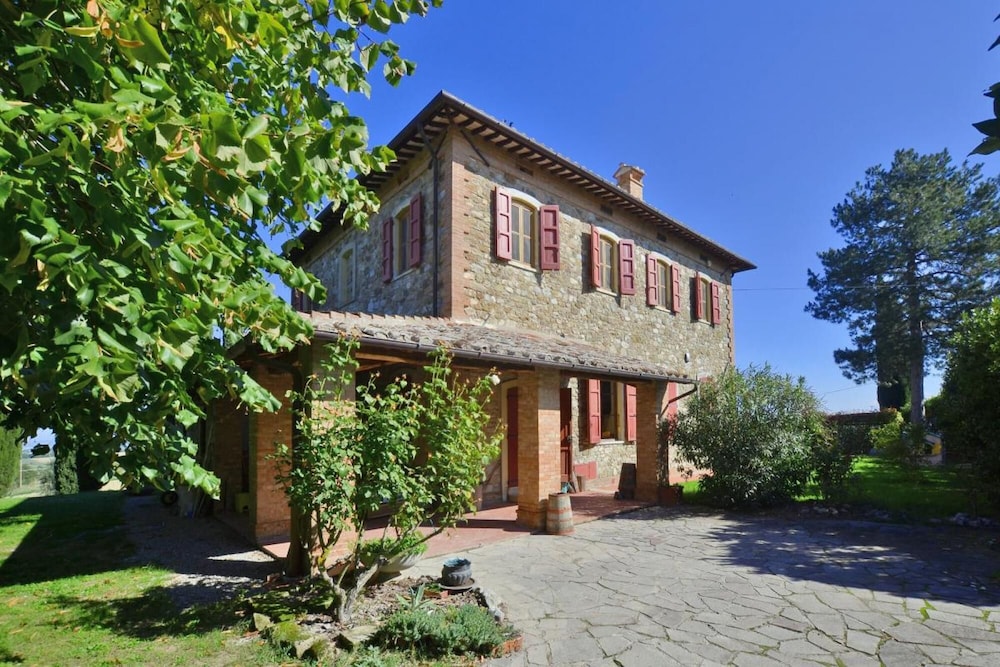Villa Piandisette in Cetona — 4-Star Luxury Hotel in Cetona, Italy