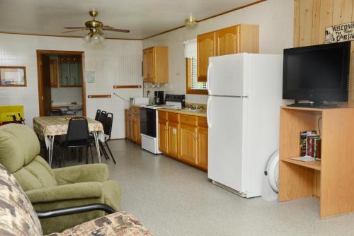 Riverside Resort - photo 9