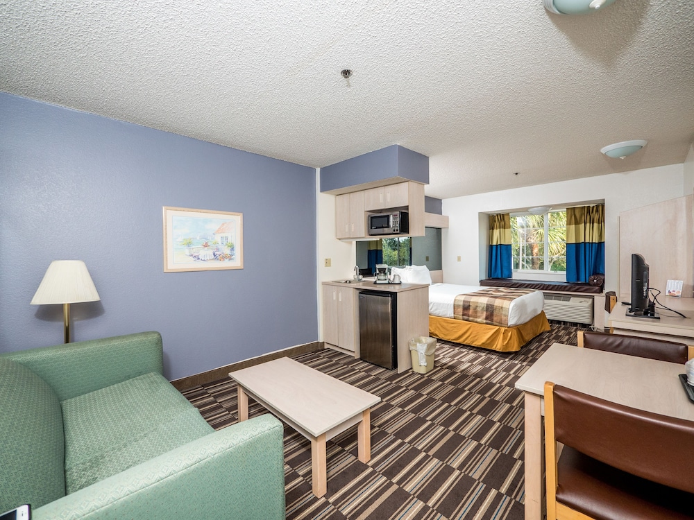 Microtel Inn & Suites by Wyndham Palm Coast I 95 - photo 10