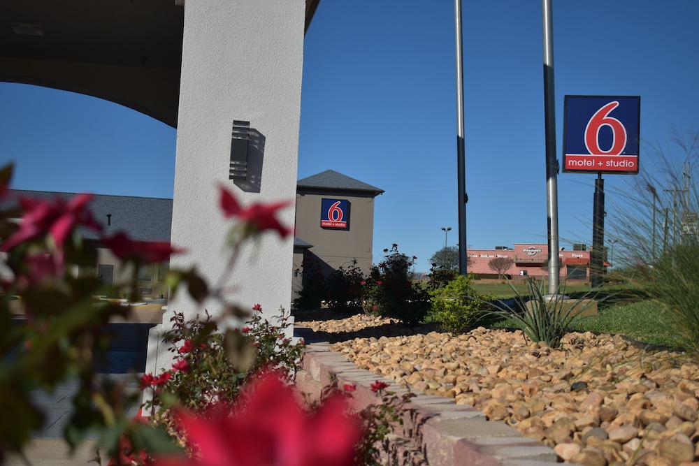 Motel 6 Brenham TX - photo 35