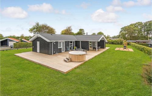 Beautiful Home In Hadsund With Sauna — 4-Star Luxury Hotel in Hadsund, Denmark