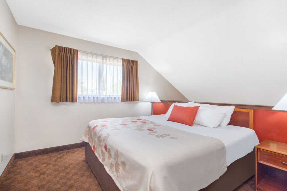 Hawthorn Suites by Wyndham Holland Toledo Area - photo 17