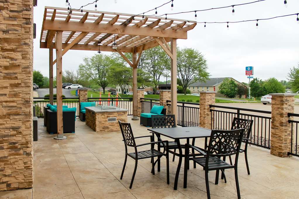 Clarion Pointe Bettendorf Quad Cities - photo 2