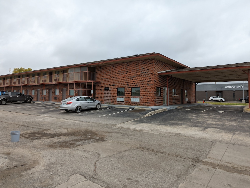 Okc Hotel - photo 20