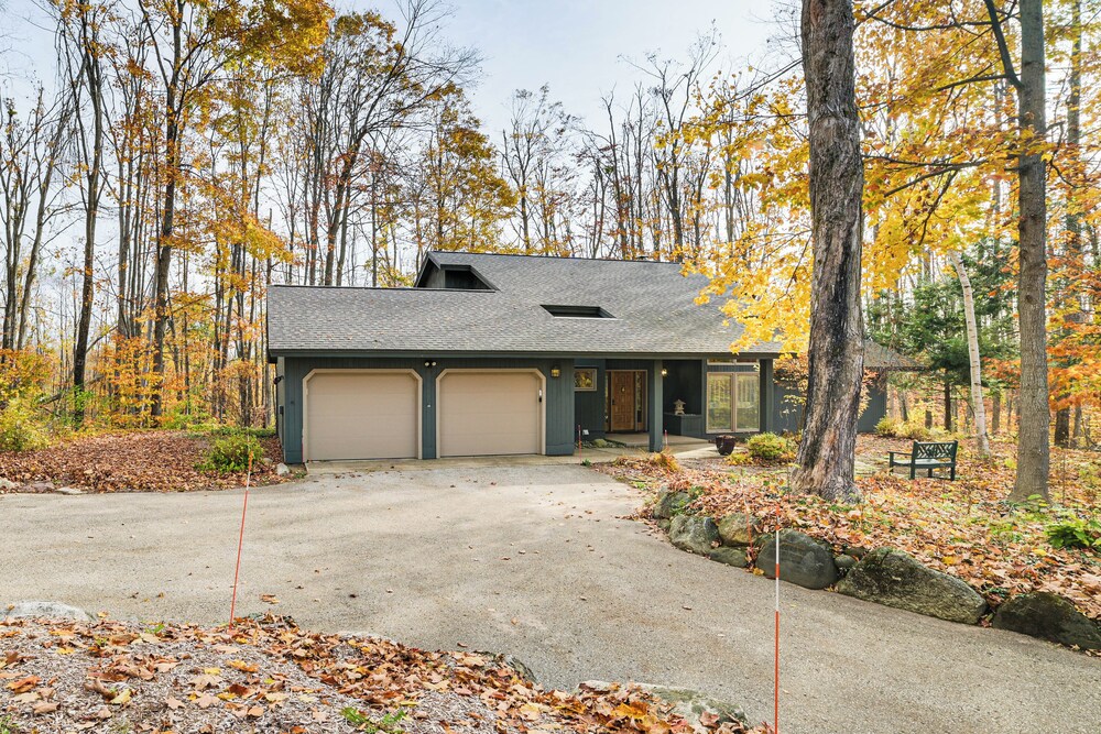 ‘scenic Sanctuary’ 5 Mi to Main St Harbor Springs in Harbor Springs, United States