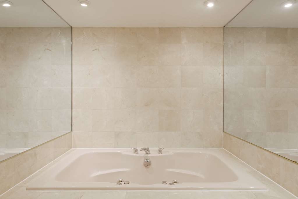 Super 8 by Wyndham Sturbridge - photo 8