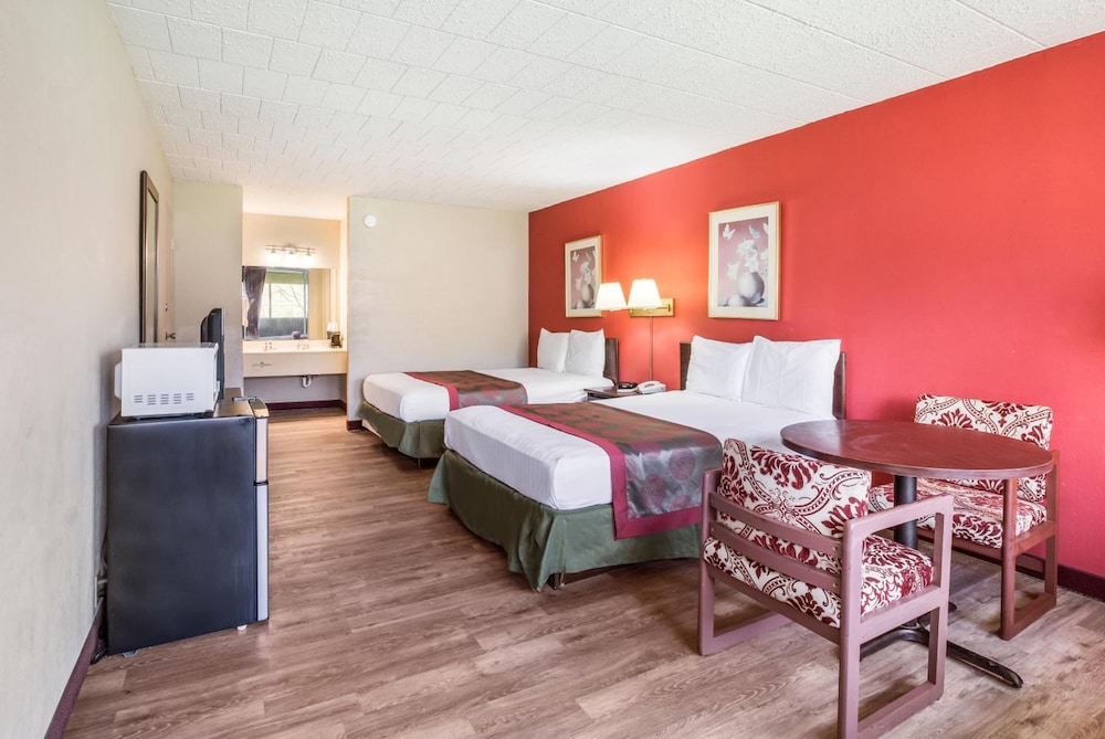 Red Carpet Inn Hazleton - photo 15