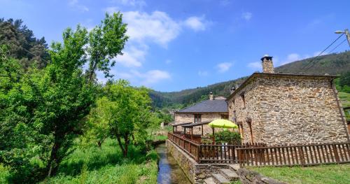 Casas da Lexa - carbon neutral hotel in Taramundi