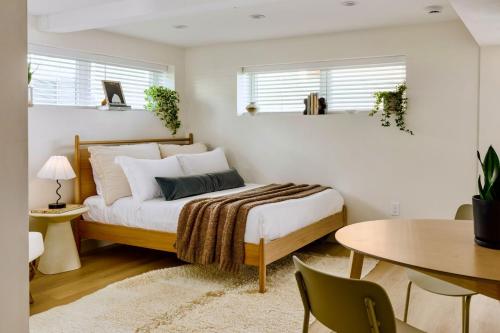 Tide House Unit E Seaside Studio W Parking 22024603 — El Segundo