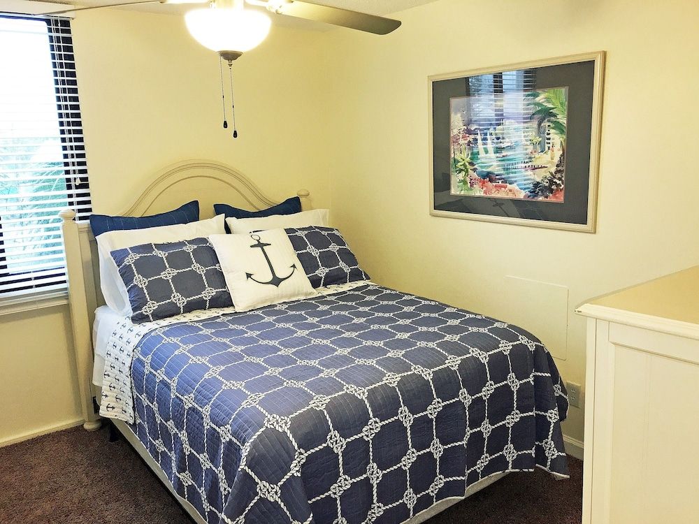 Holiday Towers 206 3 Br condo by RedAwning - photo 13