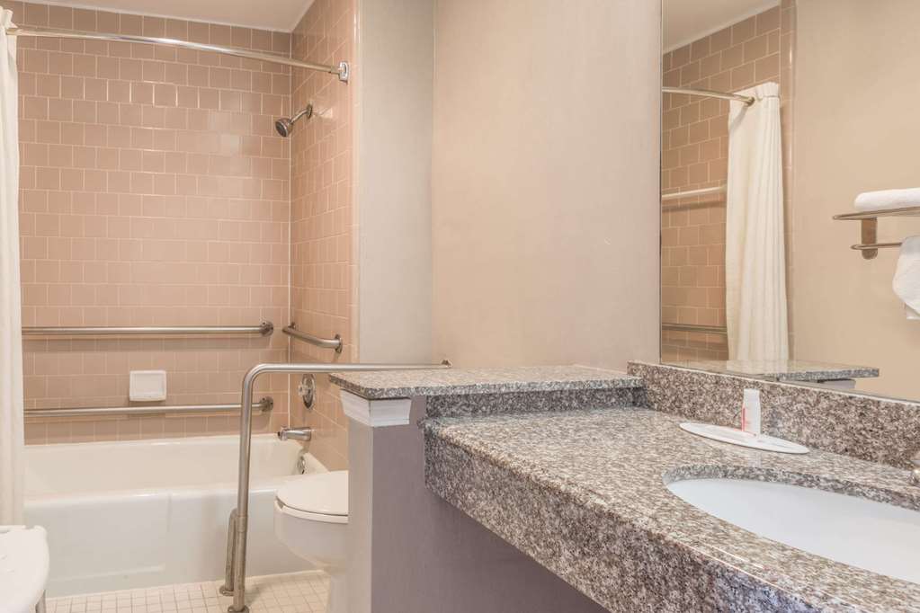Super 8 By Wyndham Metairie - photo 10