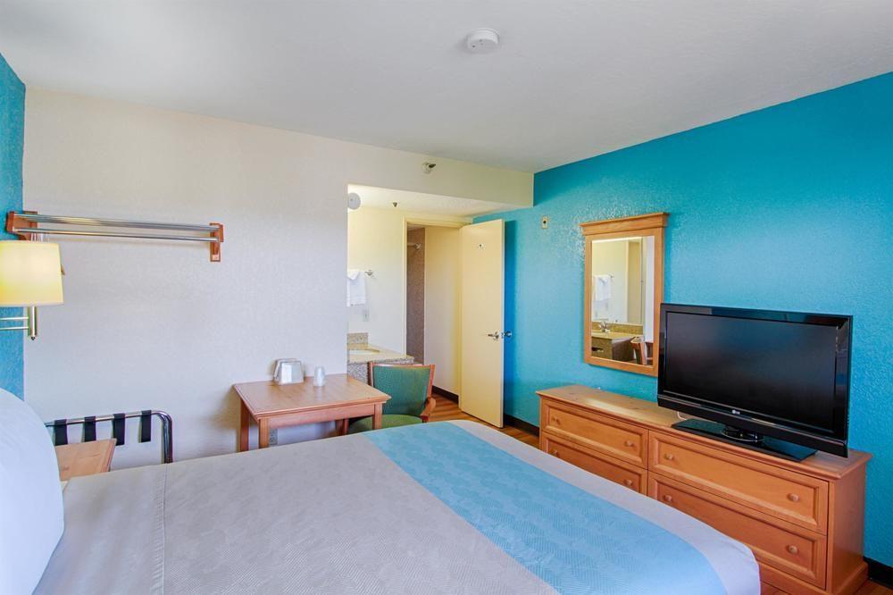 Ramada San Diego Mission Valley - photo 16