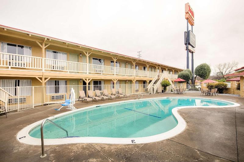 GuestPlace Inn & Suites - photo 19