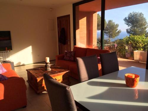 3 bedroom semi detached house in Sa Riera Begur. Sea views terrace and shared pool Ref:H12 — 4-Star Luxury Hotel in Begur, Spain