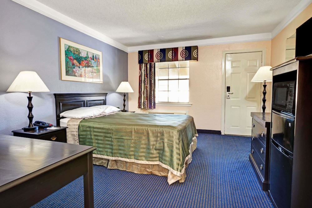 Travelodge by Wyndham North Richland Hills Dallas Ft Worth - photo 7