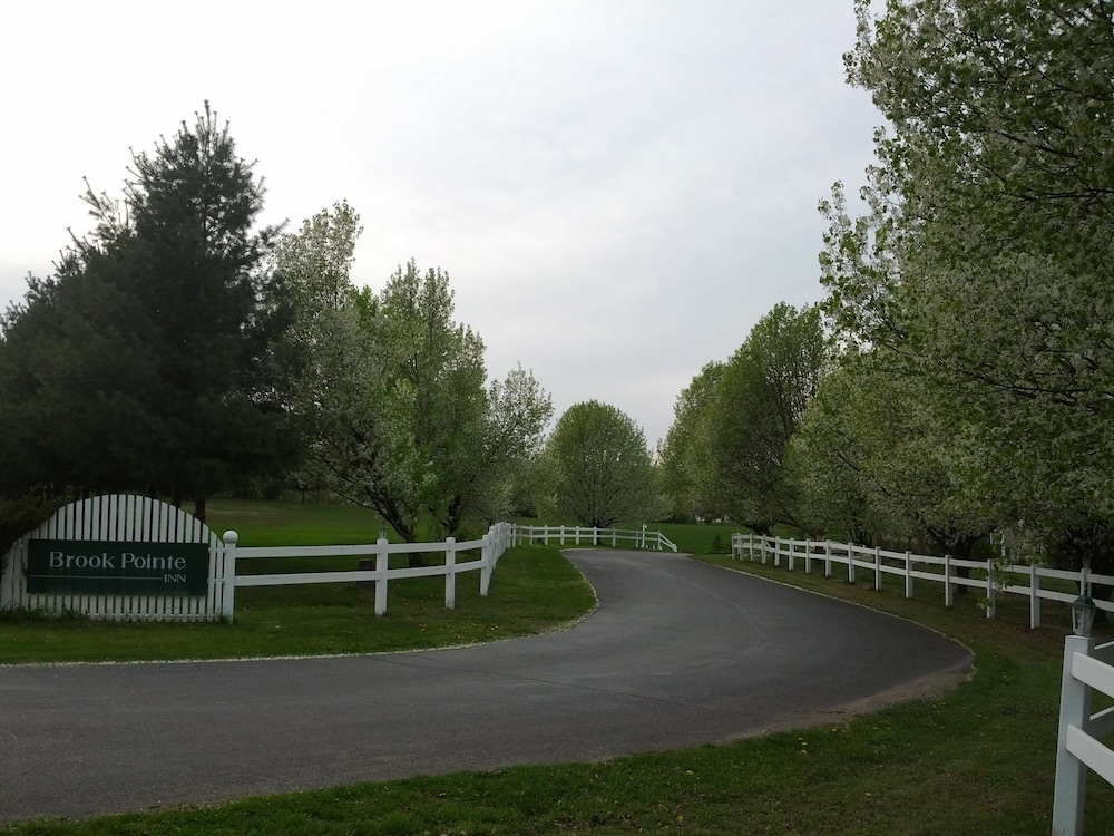 Brook Pointe Inn - photo 35