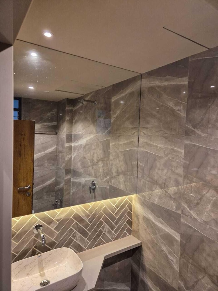 Hotel Regalia Suites