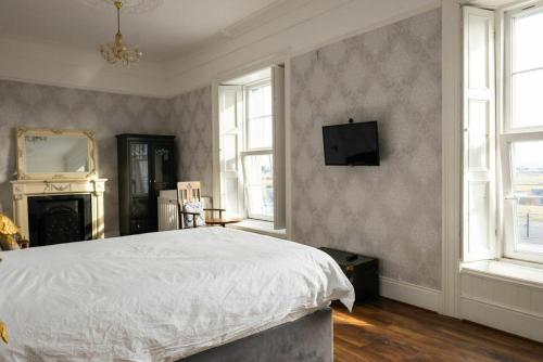 Beach Views Elegant & Modernised 5BD Period Home — 4-Star Luxury Hotel in Waterford, Republic of Ireland