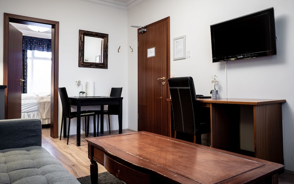 Luna Apartments