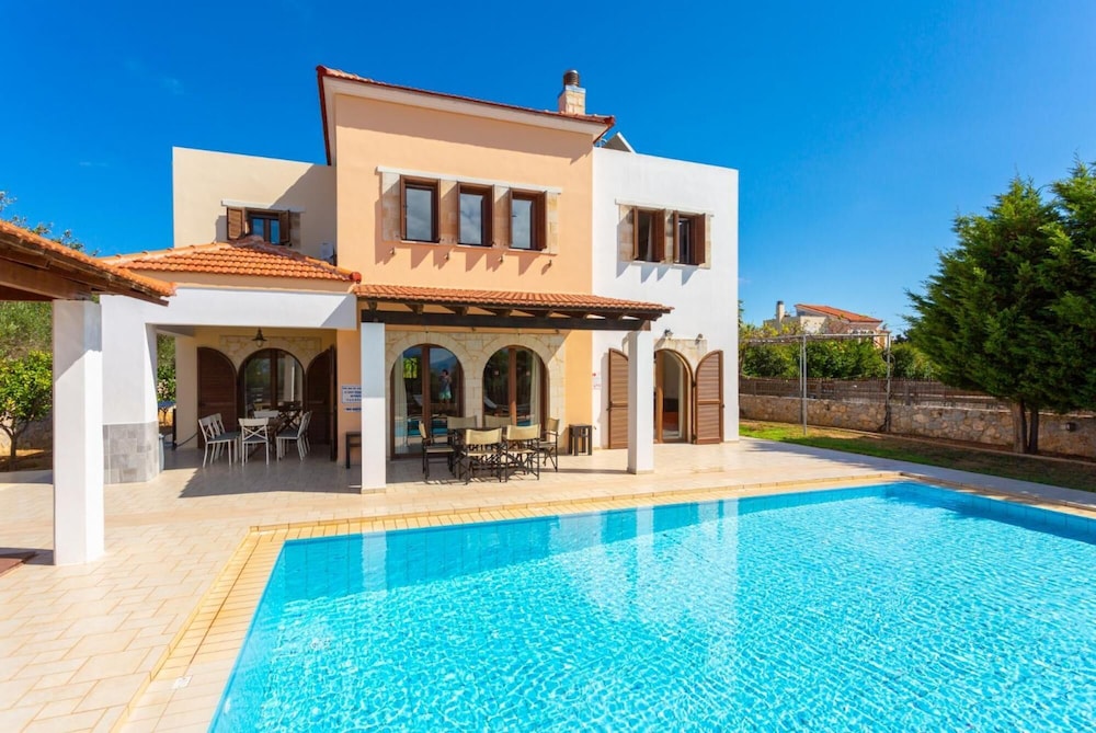 Kefalas Villas Collection — 4-Star Luxury Hotel in Georgioupolis, Greece