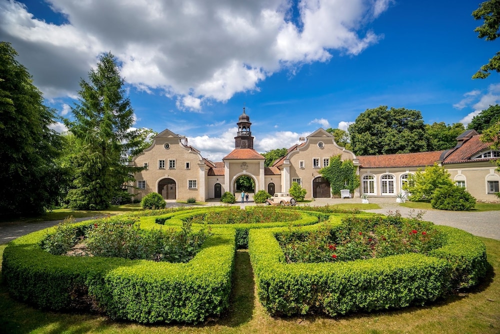 Pałac i Folwark Galiny in Bartoszyce, Poland