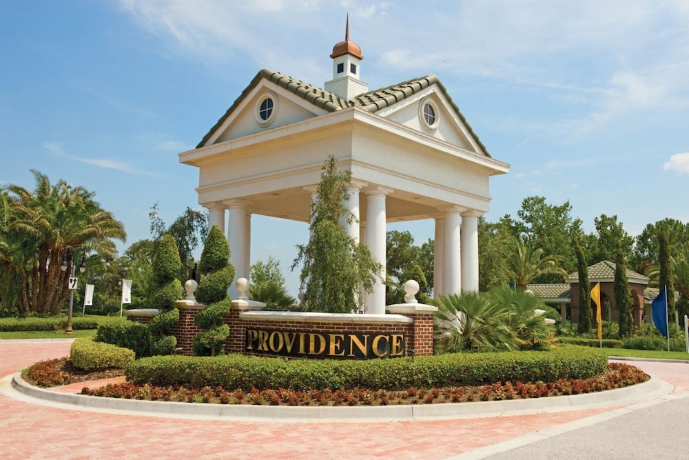 4BR 3BA Pool Home in Gated Golf Community — 4-Star Luxury Hotel in Davenport, United States