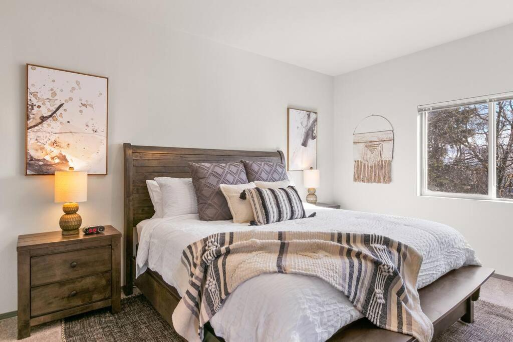 New 2 Bed 2 Bath Near Perry Dist and DT — 4-Star Luxury Hotel in Spokane, United States