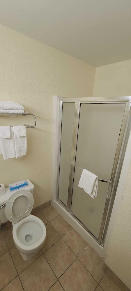 Econo Lodge Cleveland Southeast Kent - photo 37