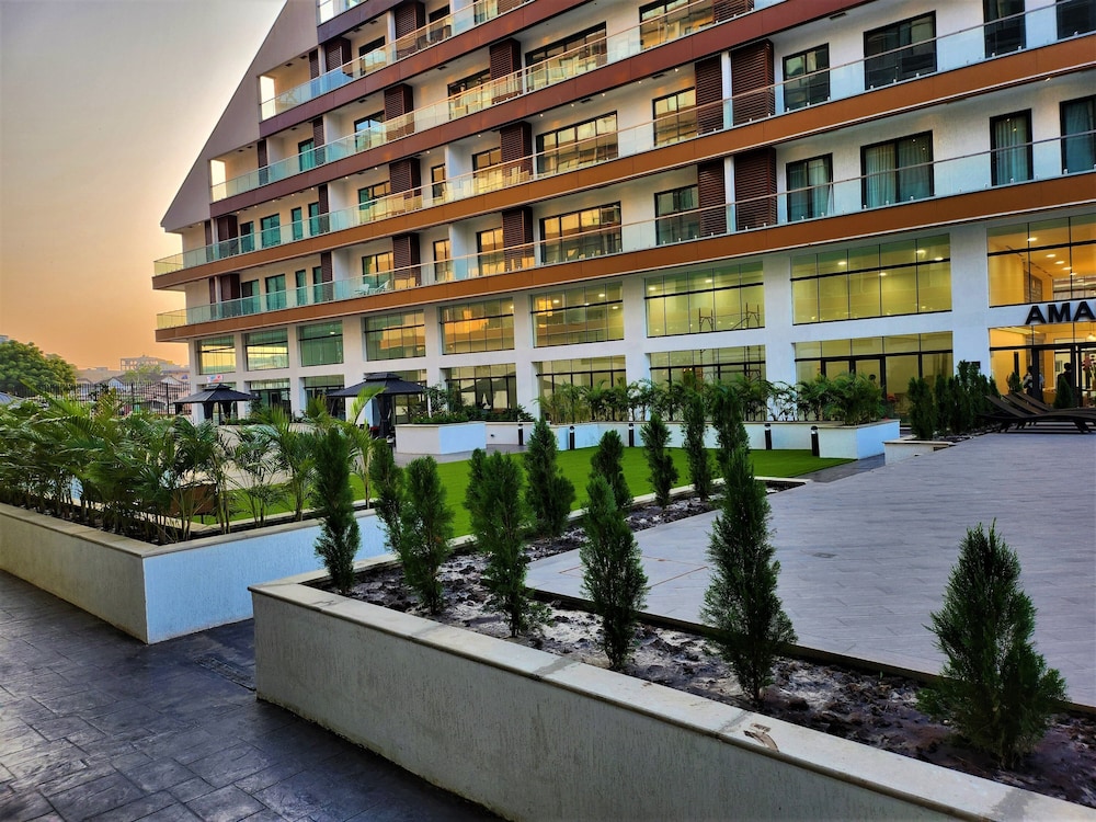 Elegant 2Bed Gem 5star Service Pools Gym — 4-Star Luxury Hotel in Accra, Ghana