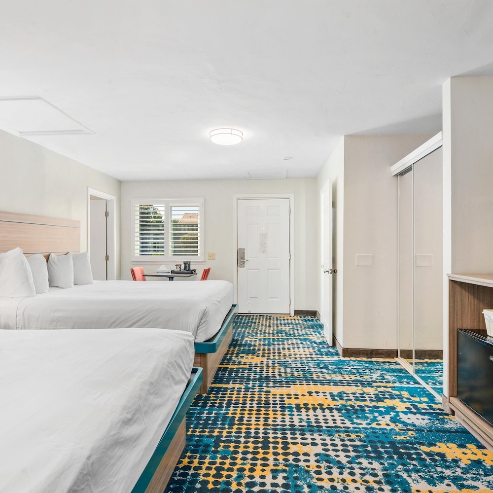 Pacific Shores Inn - photo 27
