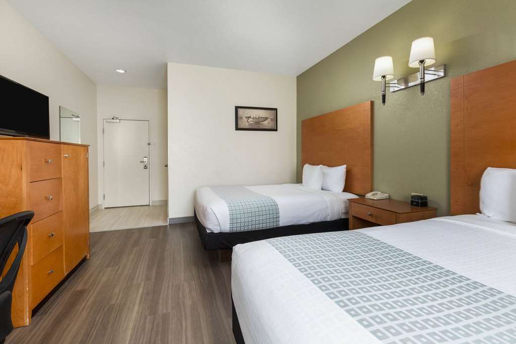 La Quinta Inn & Suites by Wyndham Tulare - photo 23