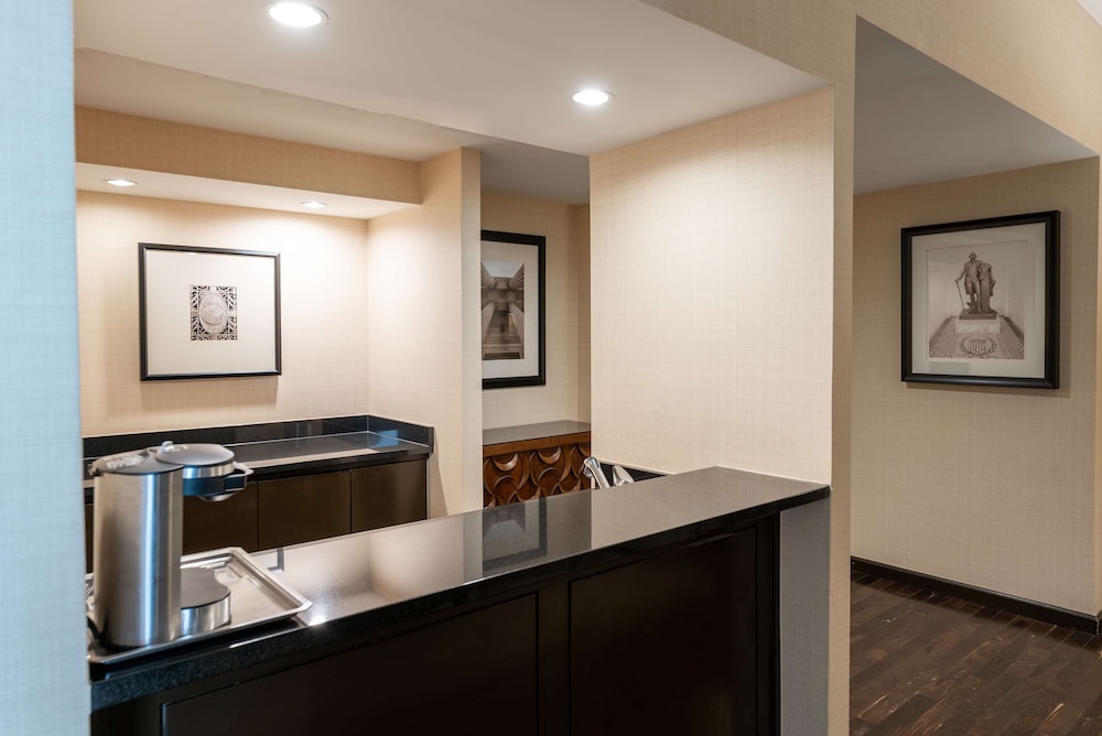Hilton Alexandria Mark Center - photo 28