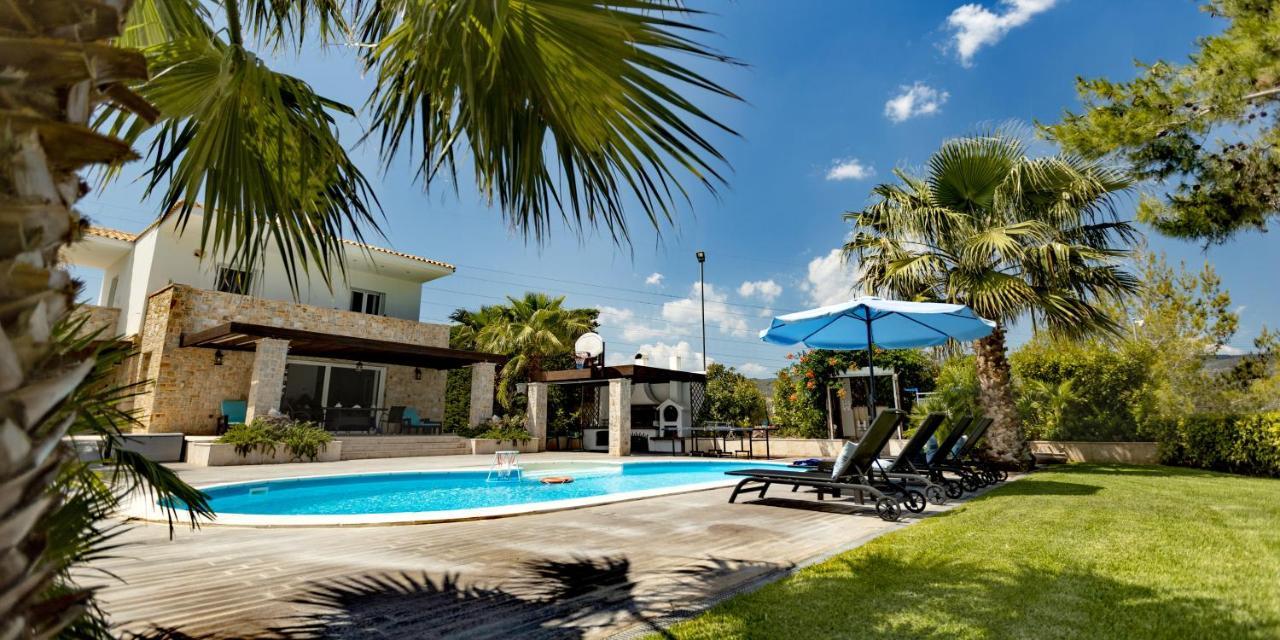 Villa Aggeliki — 4-Star Luxury Hotel in Agioi Theodoroi, Greece