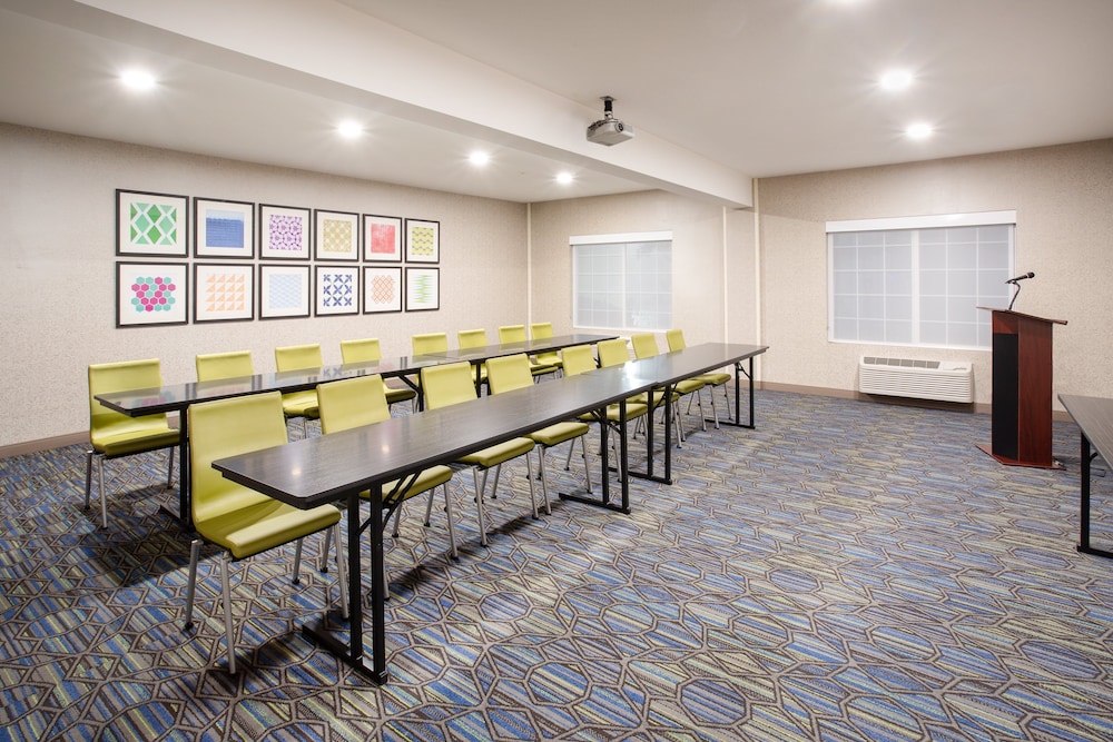 Holiday Inn Express & Suites Lincoln City by IHG - photo 40