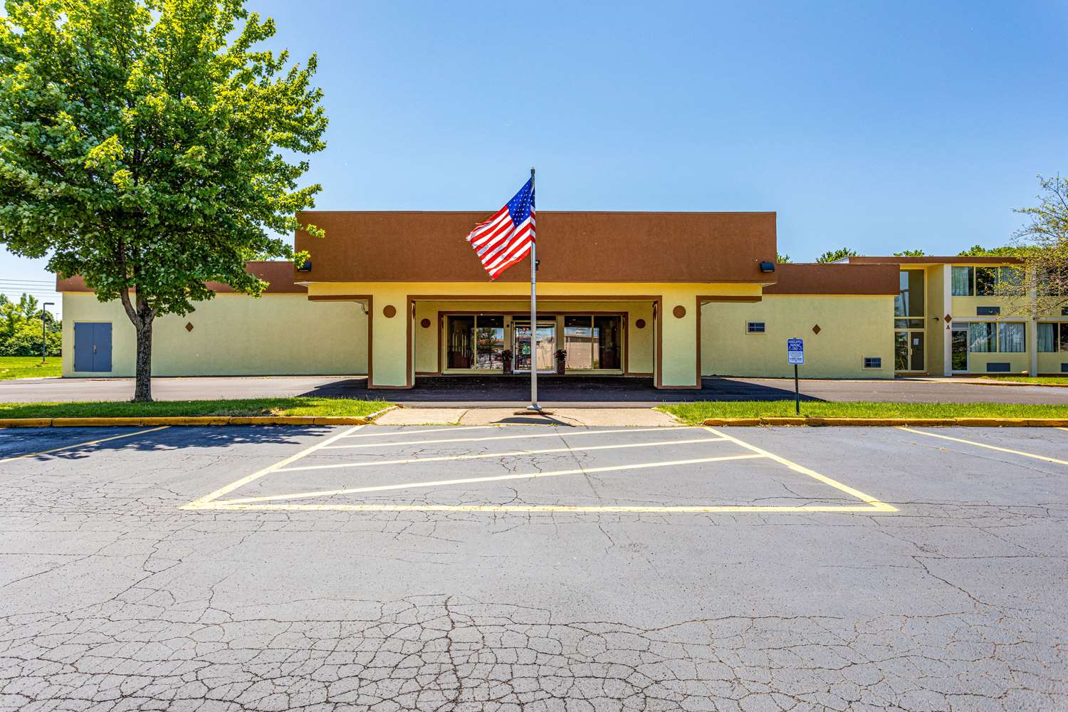 Econo Lodge — Fredonia — photo 3