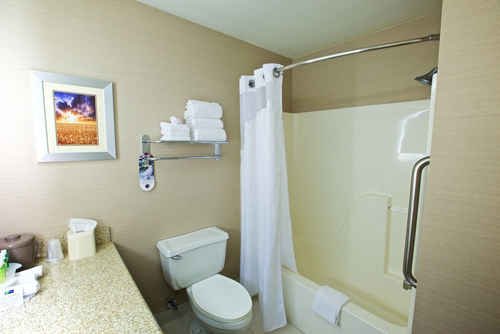 Holiday Inn Express Fargo West Acres by IHG - photo 33