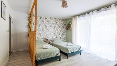 Cosy Studio Avec Terrasse Et Parking Prive Gratuit Ideal Pour Explorer Lyon in Villeurbanne, France