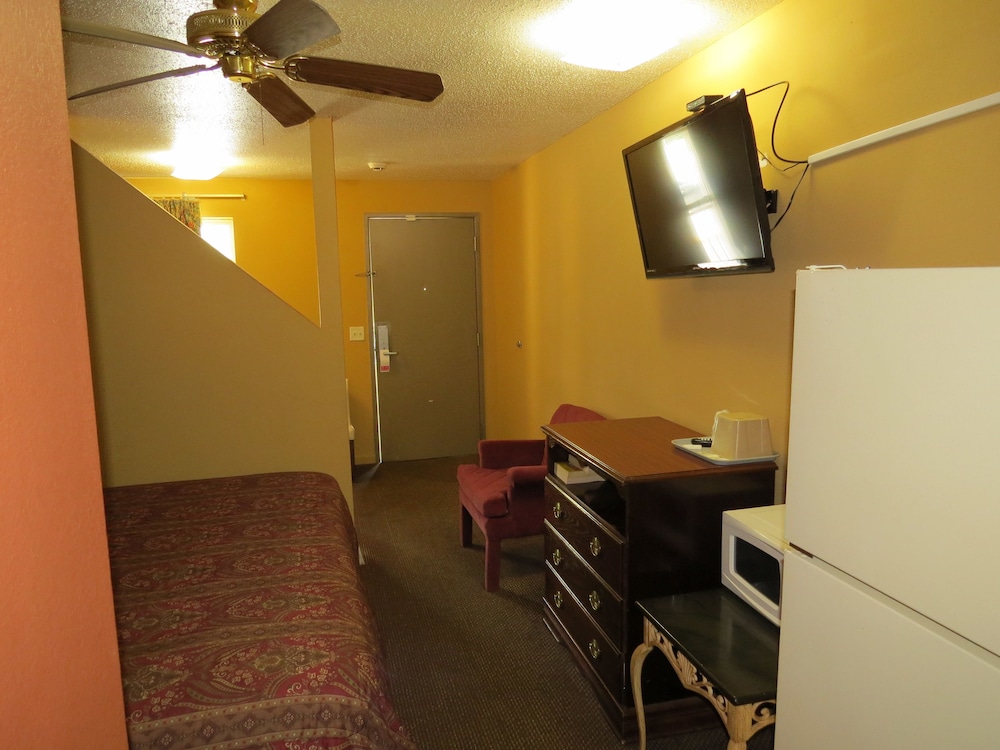First Western Inn Caseyville - photo 12