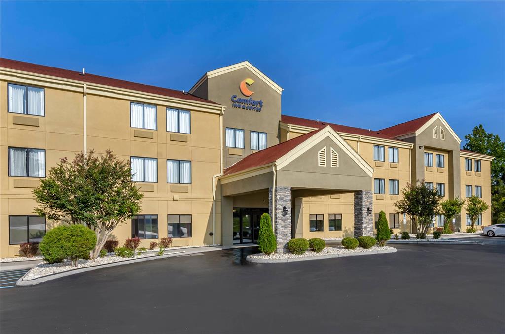 Comfort Inn & Suites Troutville Roanoke North — hotel in Daleville