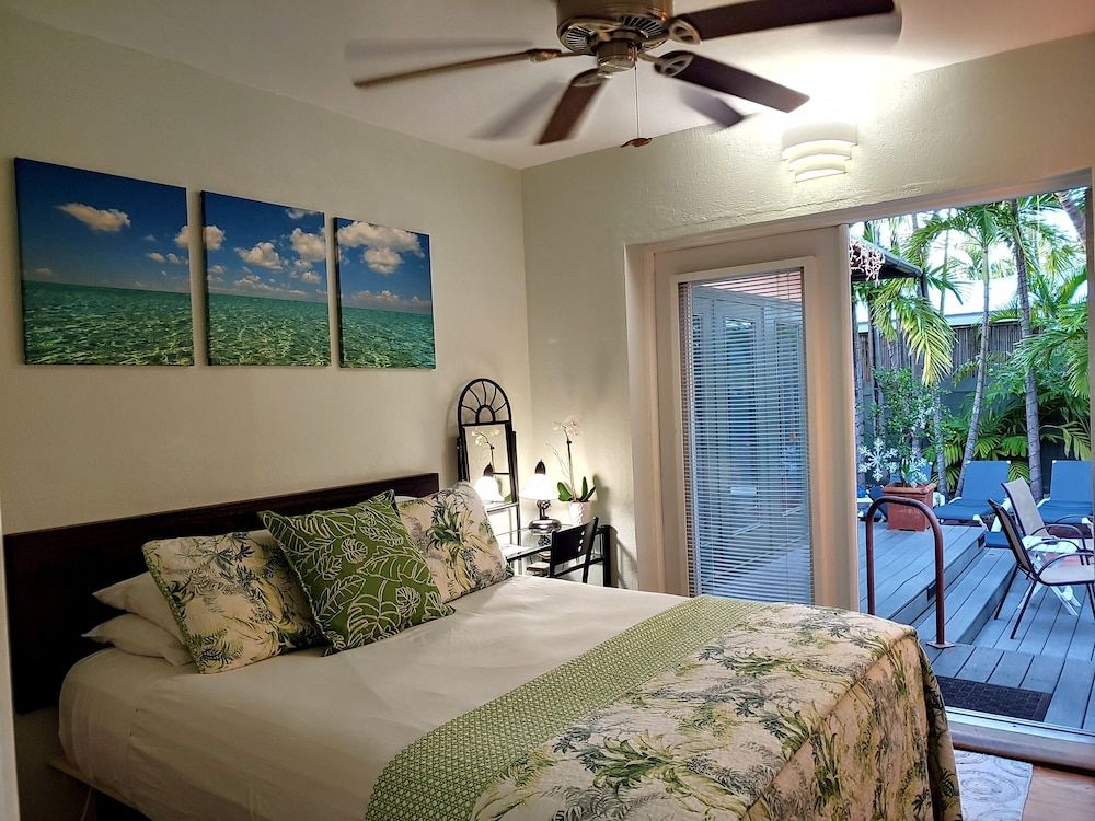 Suite Dreams Inn by the Beach - photo 15