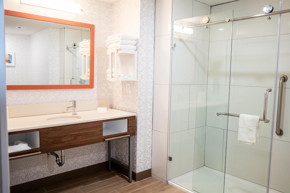 Hampton Inn Gonzales - photo 25