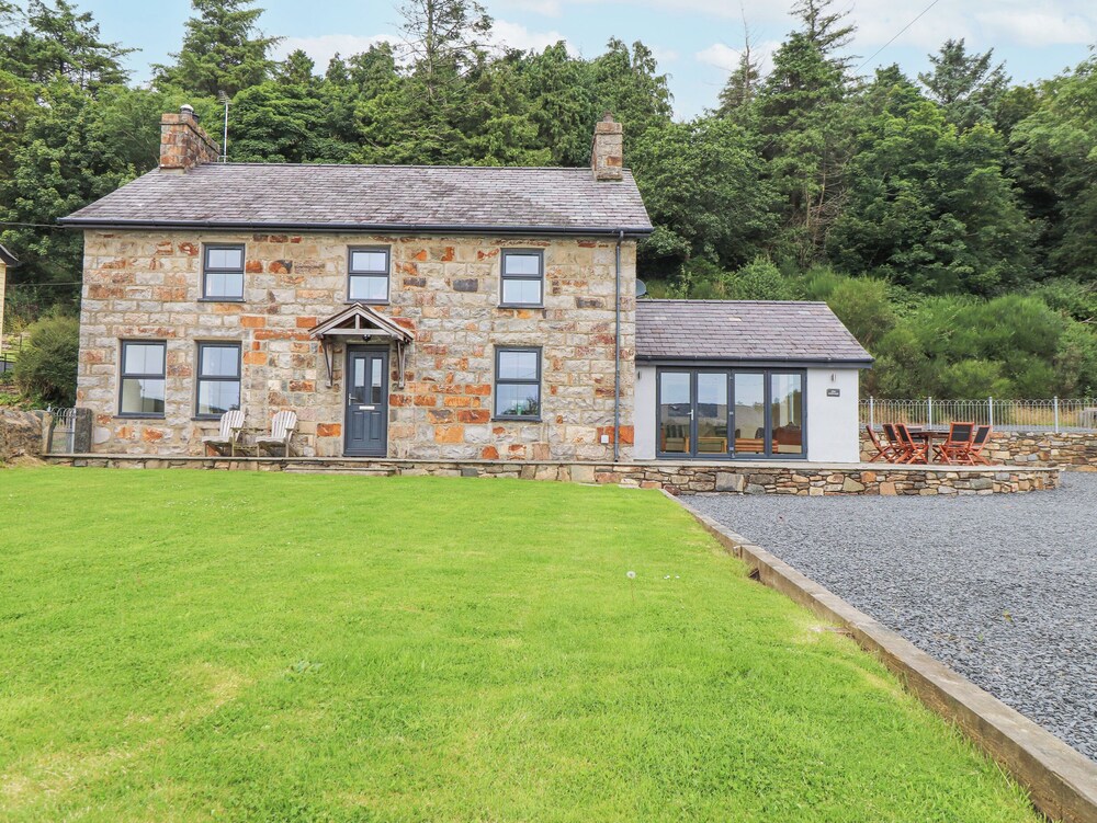 The Cottage — 4-Star Luxury Hotel in Pwllheli, United Kingdom