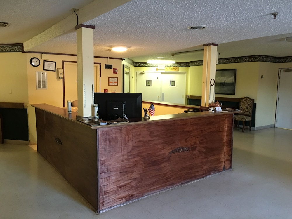 Reddy Inn and Suites - photo 9
