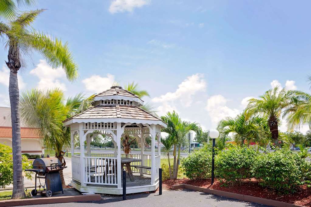 Knights Inn Port Charlotte - photo 14