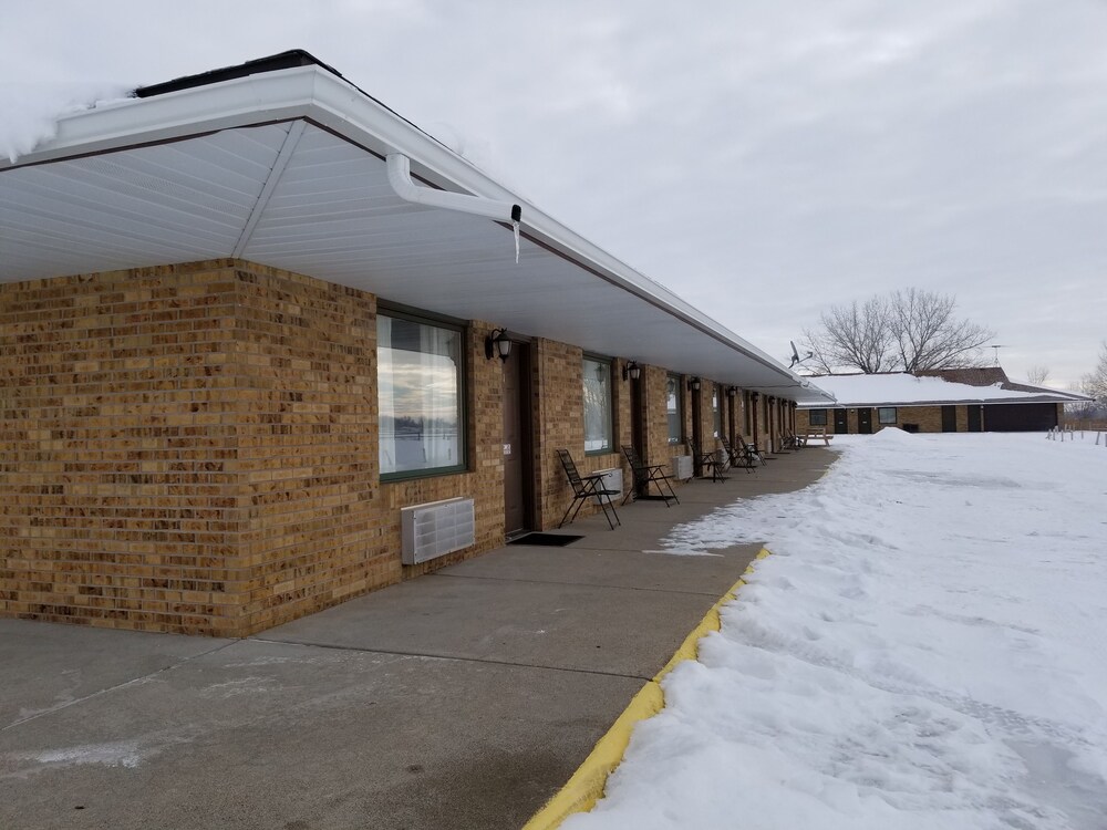 Meadowlark Inn Bridgeport - photo 22